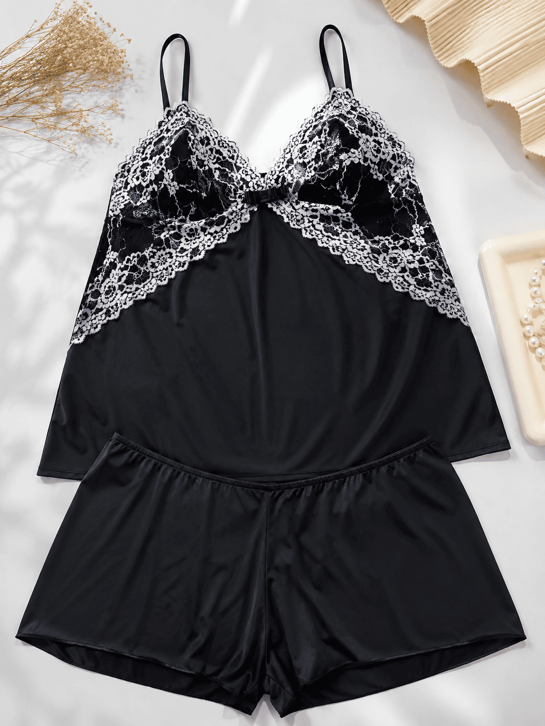 Conjunto baby doll preto com renda floral